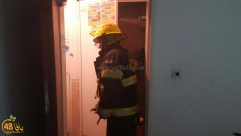 فيديو - اللد: اصابة بين طفيفة ومتوسطة لـ7 أشخاص بينهم أطفال اثر احتراق بناية سكنية 